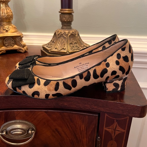 GUC BP Leopard Cheetah Print Calf Hair Low Heel Pumps Shoes with Bow Size 7 M - Picture 4 of 5
